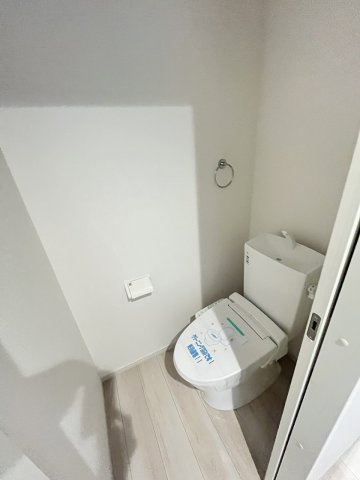 【トイレ】 | 福岡市東区八田3丁目3期　2号棟（全2棟）【仲介手数料無料・0円】 | 現地写真。1階のトイレです。