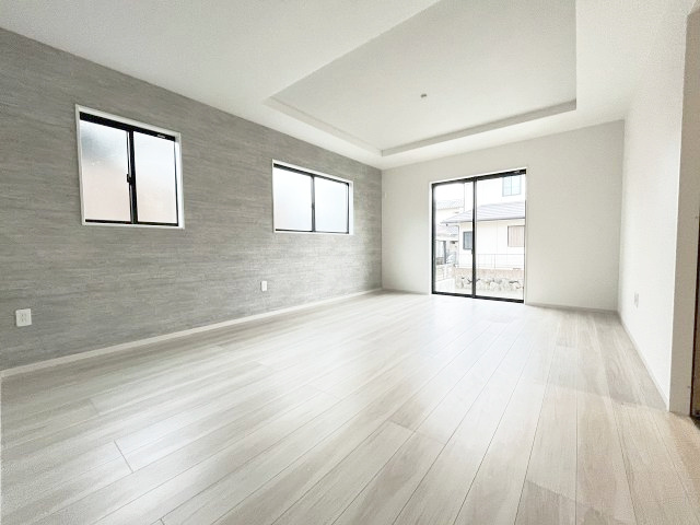 【居間・リビング】 | 福岡市東区八田3丁目3期　2号棟（全2棟）【仲介手数料無料・0円】 | 現地写真。