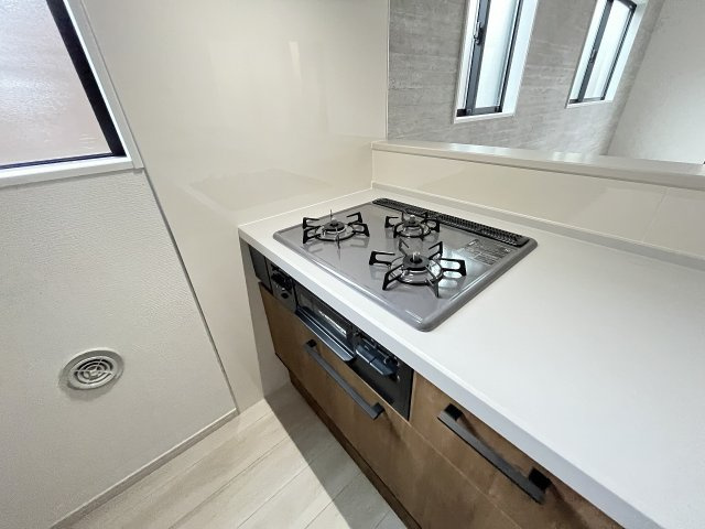 【キッチン】 | 福岡市東区八田3丁目3期　2号棟（全2棟）【仲介手数料無料・0円】 | 現地写真。