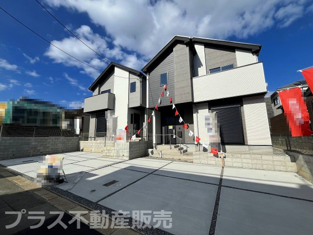 【外観】 | 福岡市東区八田3丁目3期　2号棟（全2棟）【仲介手数料無料・0円】 | 現地写真。プラス不動産販売なら、現場の全ての棟をまとめてご見学頂けます。