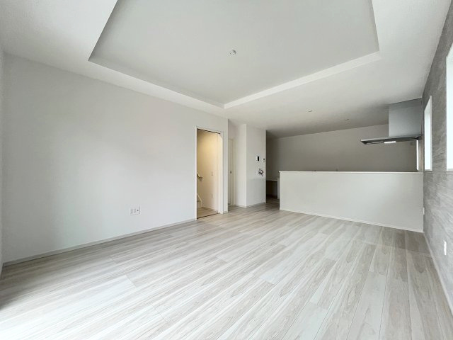 【居間・リビング】 | 福岡市東区八田3丁目3期　2号棟（全2棟）【仲介手数料無料・0円】 | 現地写真。リビングです。