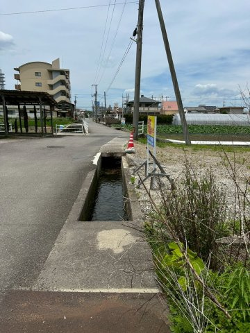 新須賀町1丁目　売土地の前面道路含む現地写真