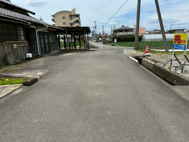 新須賀町1丁目　売土地の前面道路含む現地写真