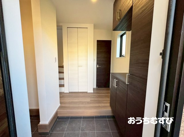 春日井市藤山台9丁目（全2棟）の玄関