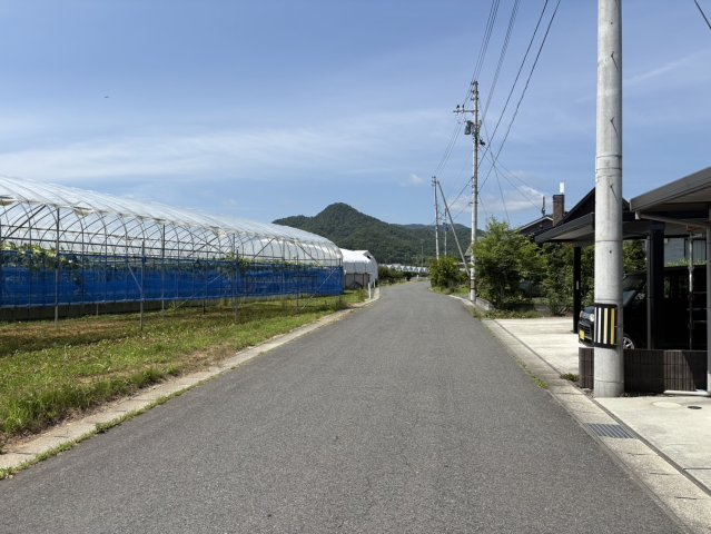 山形市みはらしの丘3丁目【中古住宅】の前面道路含む現地写真|前面道路