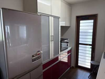 【キッチン】 | 山形市みはらしの丘3丁目【中古住宅】 | 広々ワイドなキッチンは料理がしやすく快適です。対面キッチンのためお子様のご家族と顔を合わせながら家事をこなすことができますね。