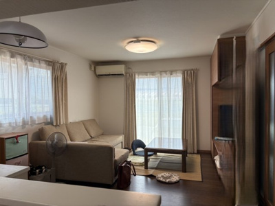 【居間・リビング】 | 山形市みはらしの丘3丁目【中古住宅】 | 大きなリビングは家族の団欒の場として家庭を包みます。