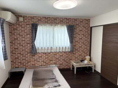 【寝室】 | 山形市みはらしの丘3丁目【中古住宅】 | 大きいベットを置いてもスペースの取れる寝室です。