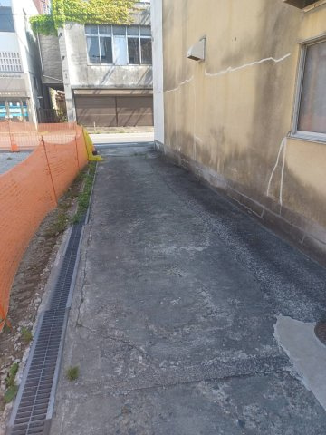 猪狩店舗の駐車場