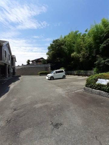 マーヴェラスビューの駐車場