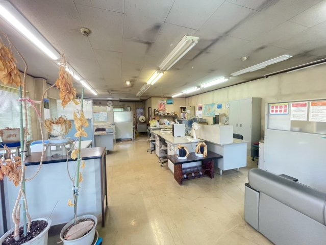 工業団地事務所のロビー