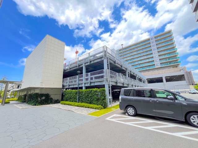 センターマークスレジデンスの駐車場