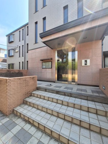 ヘーベルメゾン武蔵浦和のエントランス