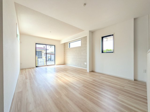 八王子市　中野山王　新築一戸建て　１期の居間・リビング|～18.8帖の明るく開放感のあるLDK、家族団欒の時間をお過ごしいただけます～