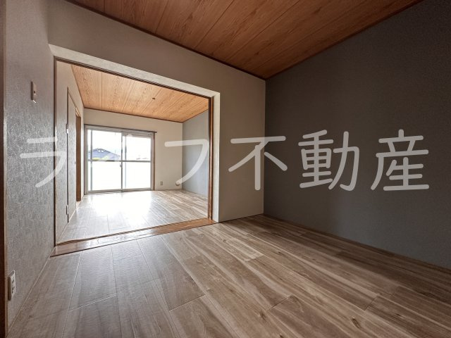 プレジデント東大阪第４棟の内装|明るい色調の室内です