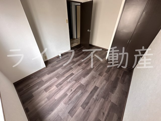 プレジデント東大阪第４棟の内装|明るい色調の室内です