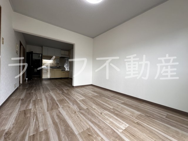 プレジデント東大阪第４棟の居間・リビング|使いやすいリビングです