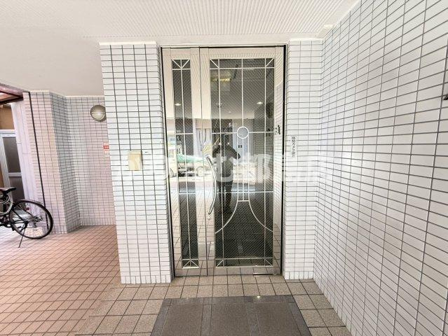 ル・ブール城東のエントランス