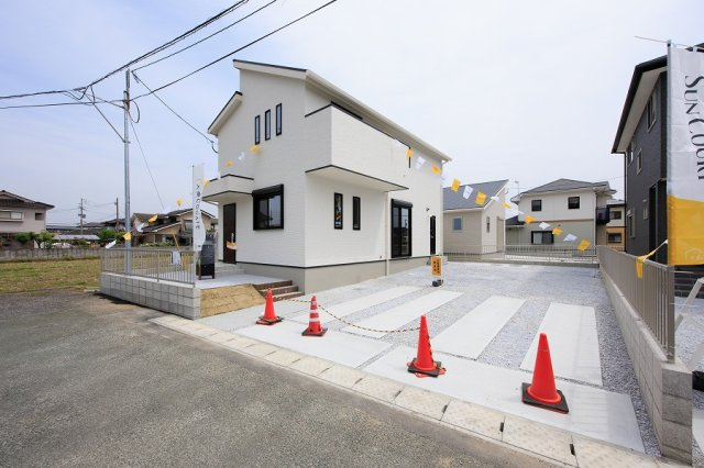 サンコート 田川市弓削田　新築一戸建ての外観|駐車場は並列3~4台♪
【田川市　新築一戸建て】