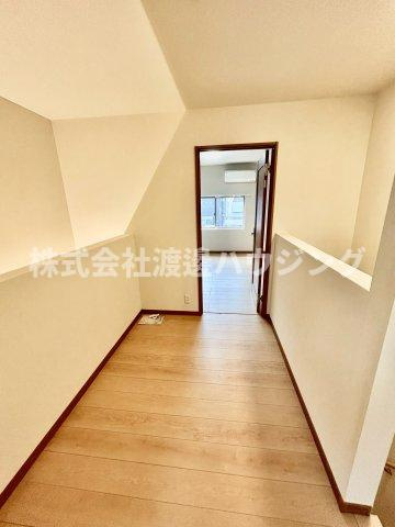 塚本5丁目貸家のその他|2階渡り廊下