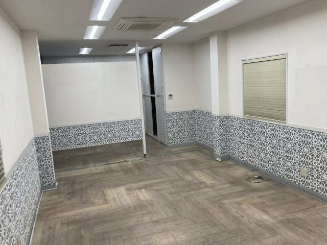 【内装】 | 中野駅徒歩8分 メゾン駒形店舗 1階 12.84坪 事務所居抜き