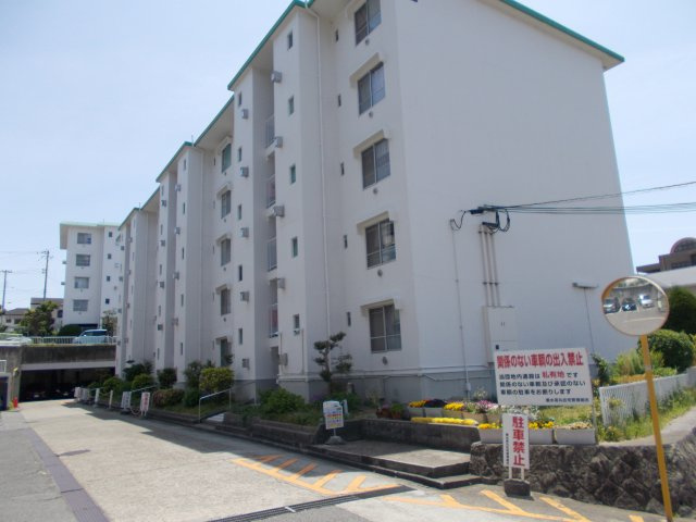 垂水高丸住宅５号棟の外観