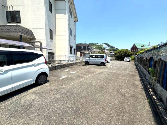 メゾンメイユールの駐車場