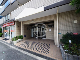 【エントランス】 | ファミーユ桜川　エントランス