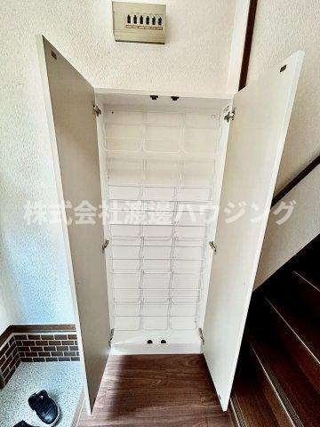 野里1丁目貸家の収納|玄関収納