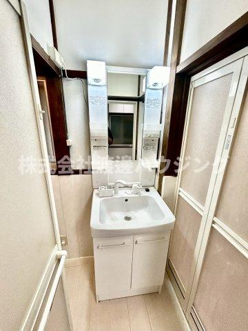 野里1丁目貸家の洗面所