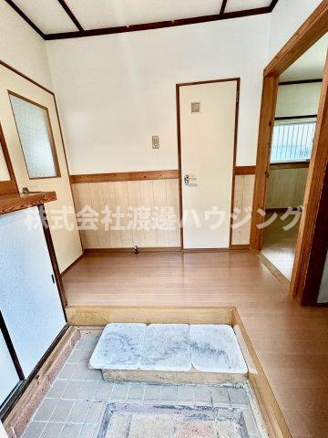 曽根西町尾崎貸家の玄関
