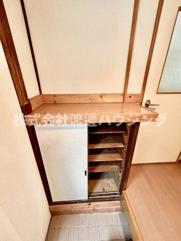 曽根西町尾崎貸家の収納|玄関収納