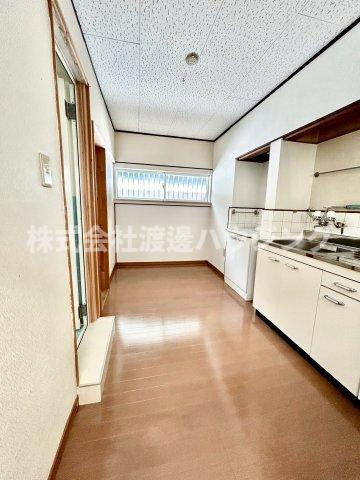 曽根西町尾崎貸家の居間・リビング