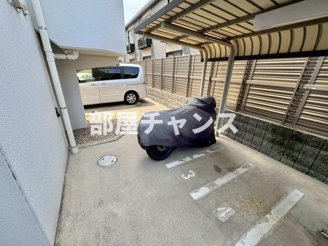 パルティール並木の駐車場