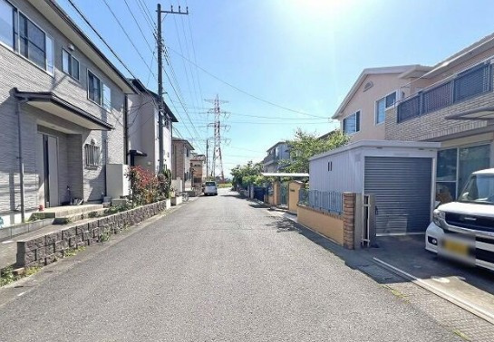 【中古】鶴ヶ島市新町中古住宅の前面道路含む現地写真|前面道路含む現地写真です