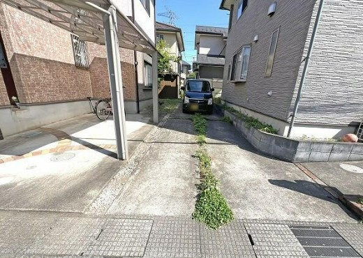 【中古】鶴ヶ島市新町中古住宅の駐車場|最大３台停められます☆