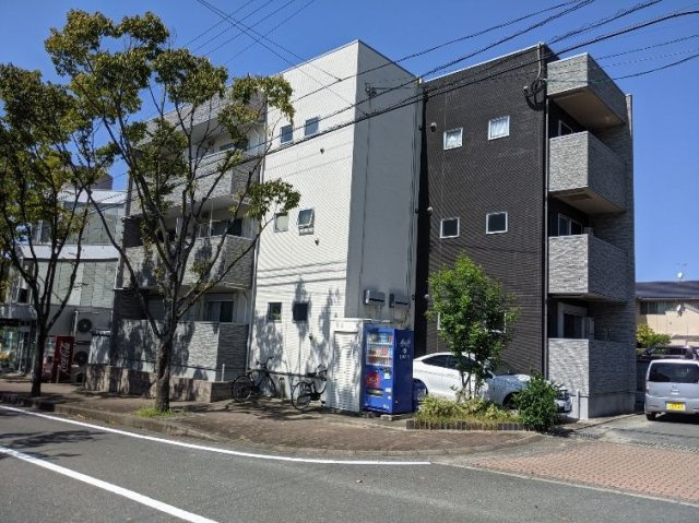 メゾンクラッセユニバ通りの外観