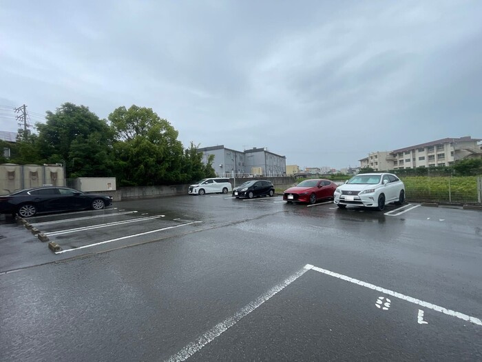 クロカンブッシュの駐車場