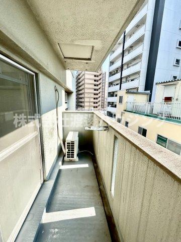 ジオナ十三のバルコニー