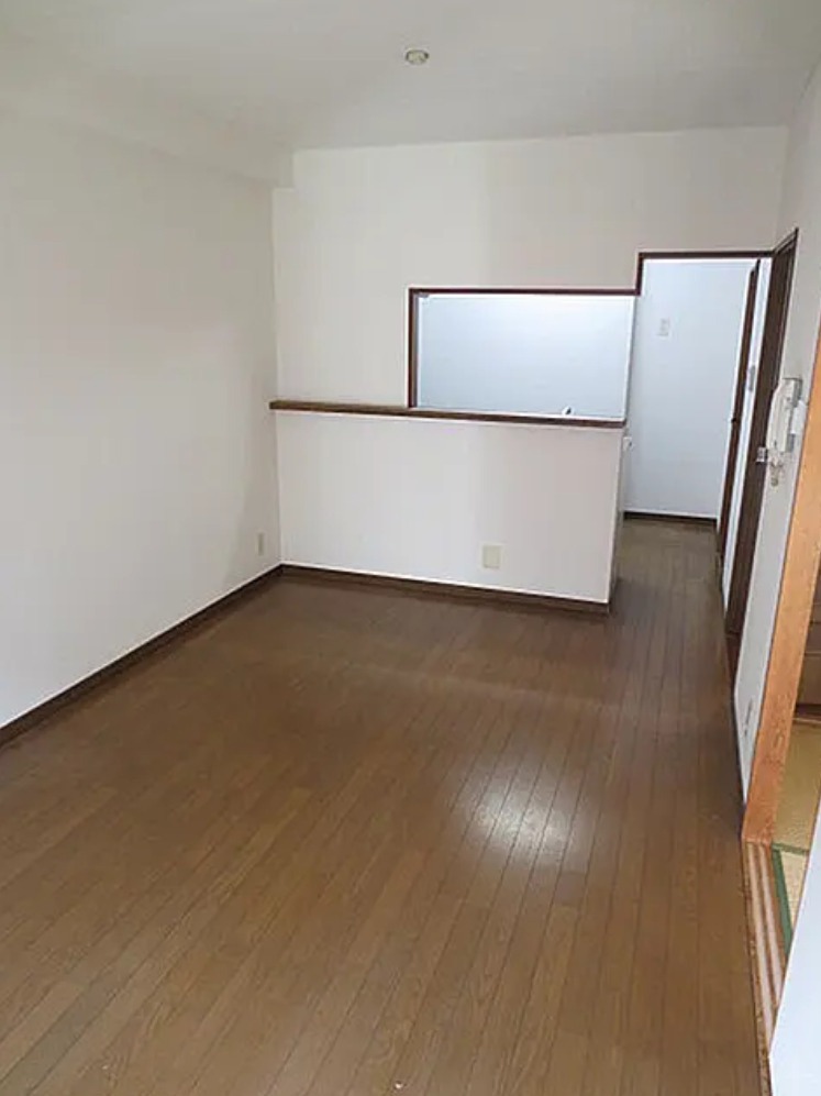 兵庫県明石市1棟売りマンションの居間・リビング