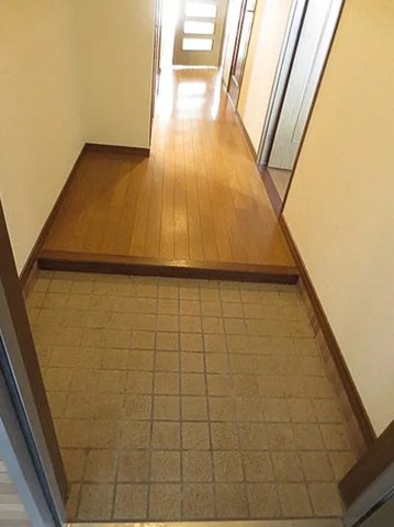 兵庫県明石市1棟売りマンションの玄関
