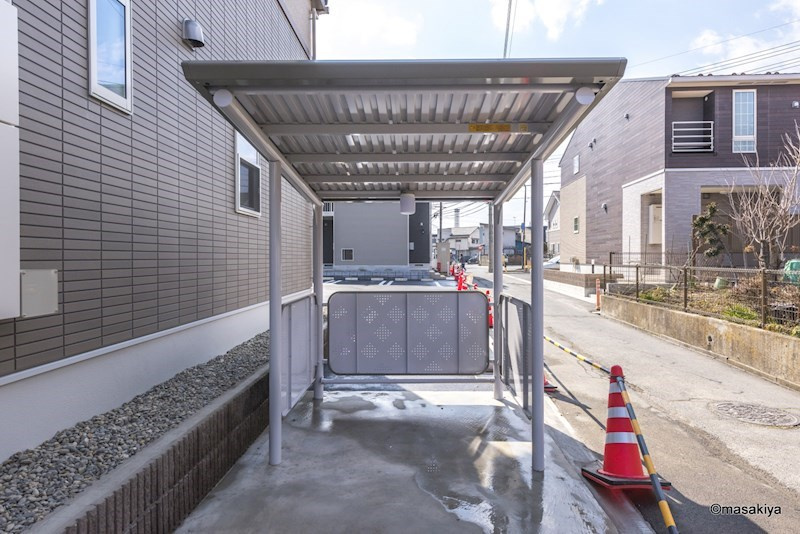 ストロベリー フィールズの外観|駐輪場