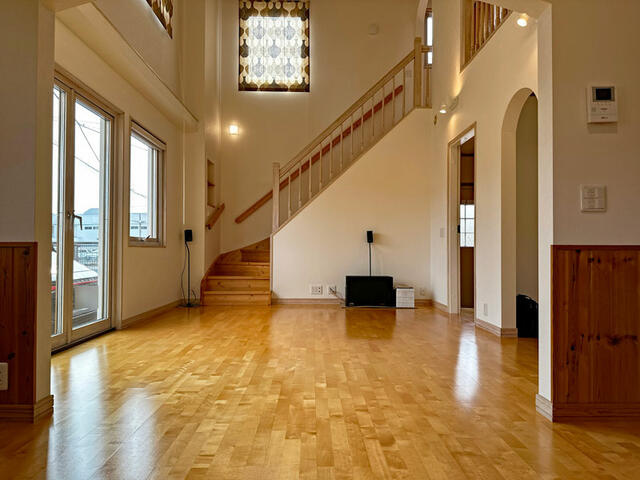 宇都宮市城南２丁目　３ＳＬＤＫ　中古住宅の居間・リビング|ＬＤＫ　約２０帖