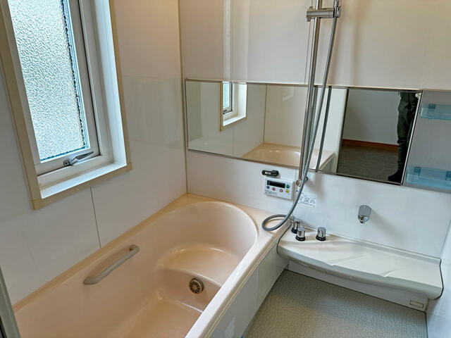 宇都宮市城南２丁目　３ＳＬＤＫ　中古住宅の浴室|シャワーホースセット、折戸交換