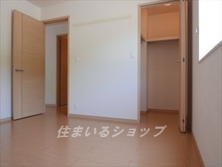 広島市安佐北区白木町大字井原のアパートの寝室|ウォークインクローゼットあり