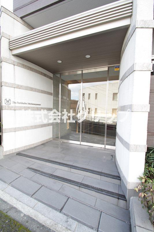 ザ・パークハビオ横浜山手のエントランス