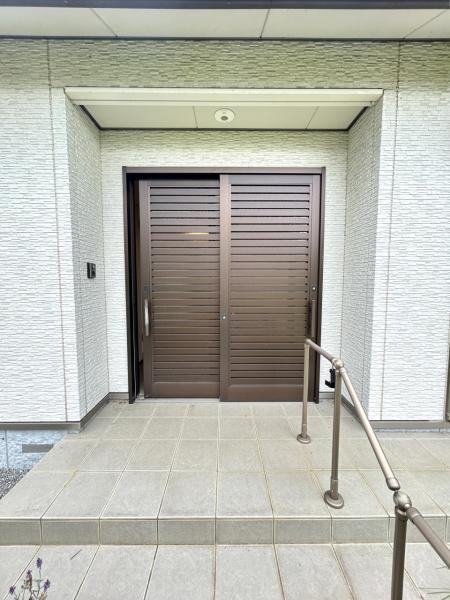 宇都宮市平出町　２ＳＬＤＫ　中古住宅の玄関