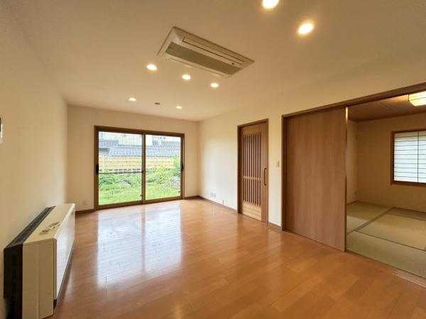 宇都宮市平出町　２ＳＬＤＫ　中古住宅の居間・リビング