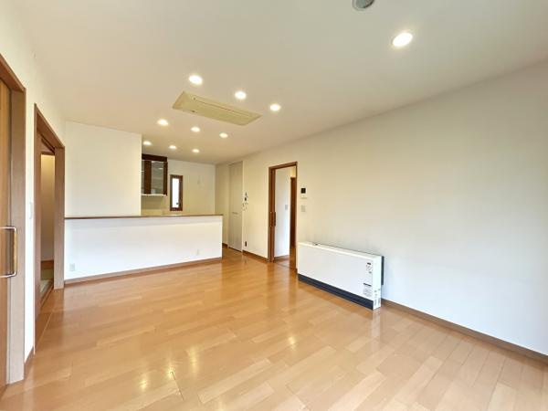 宇都宮市平出町　２ＳＬＤＫ　中古住宅の居間・リビング