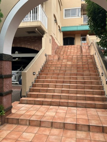 サンクタス横濱三ツ沢公園のエントランス